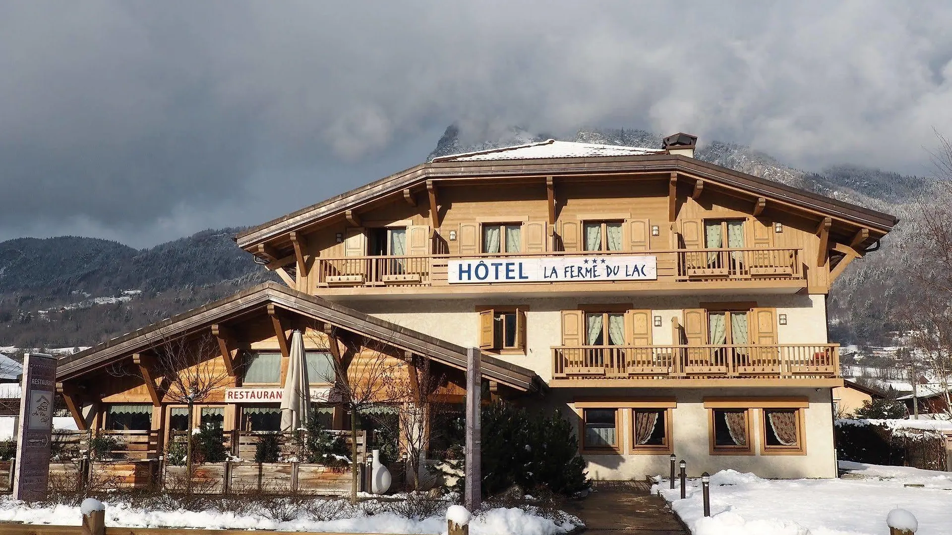 La Ferme Du Lac Thyez Hotel